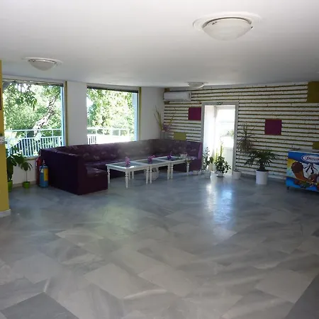 Szálloda Zarya 2*